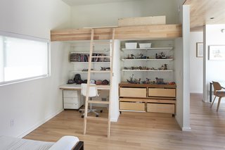 Nature Reigns Supreme at a Verdant Kansas City Home - Photo 8 of 9 - The kids' bedrooms feature custom bunk beds with homework stations underneath.