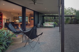 By making some crucial rearrangements, the interior space now takes in panoramic views of the garden, courtyard, and patio—all ideal for outdoor entertaining. 