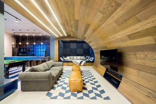 Taking a closer look at the core of the wave, you’ll find a relaxing hub for the teens to rest after a day of skating or surfing. To soften the factory-like atmosphere, track lighting with subtle LEDs were installed to create a more ambient tone—the final step in forging the perfect chill out zone. 