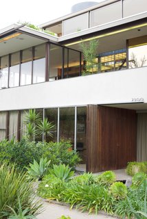 Neutra used products that were off-the-shelf and purely industrial. Since manufacturers at the time didn’t know what to do with these materials yet, many were donated to him. 
