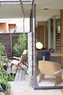 Because the residence endured through multiple lives, it portrays three different stages of Neutra’s work, each of which is reflected through characteristic details. 