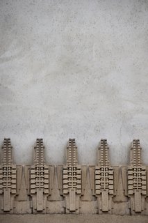 The hollyhock motifs lining the exterior of the building were thought to have been created on-site by combining dry natural materials with water into a mold that would then form into the desired shape. The use of clay created the look and feel of concrete that’s clearly influenced by pre-Columbian indigenous architecture. 