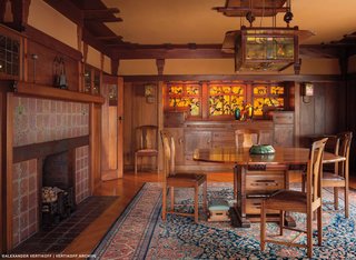 Also found throughout the house are complete collections of art tile, pottery, and art glass that were compiled by the resident family. The Greene brothers took these key pieces into consideration when designing the house, and they still exist there today. This dining space reveals a smooth, velvety glow that permeates the space, which is created by a lack of direct lighting. The walls are covered with canvas, which were varnished into a wet plaster. 