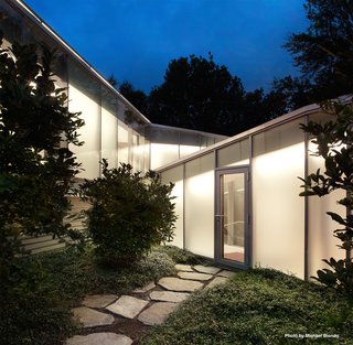 Marcel Breuer’s Revived Home Could be Yours for Just Under $5 Million - Photo 8 of 8 - The original Breuer structure is connected to Mori’s addition by a triangulated glass corridor that includes a graduated staircase.