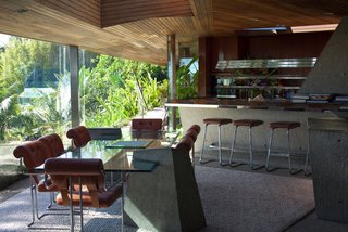 Lautner and Goldstein installed concrete throughout the house, as well as wood on the ceilings—which is what Lautner had originally preferred to do. The glass table in the dining room was a Lautner-designed piece that he created for Goldstein. They installed a skylight above the table that opens up automatically. 