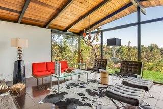  The vaulted, post-and-beam ceilings make the living spaces feel larger than they actually are. 