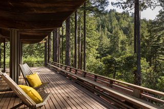 The house sits on 1.25 acres of land and has a deck that connects the interiors with the outdoors. Jay pointed out, "Some of the old-growth redwood Liebermann used has up to 25 growth rings in a single inch!" 