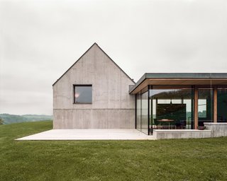 A Former Wine Press House Becomes a Modern Vineyard Home - Photo 4 of 14 -