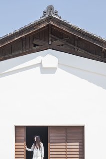 Architect Jorge Almazán, members of his studio lab at Keio University, and local community members worked to preserve as many historic details as possible, including the original roof tiles.