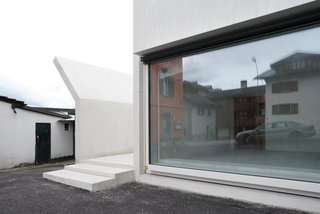 House in Laax by Valerio Olgiati - Photo 3 of 5 -