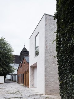 Mews House by Russell Jones - Photo 2 of 6 -