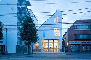 Blue Bottle Coffee Nakameguro Cafe by Schemata Architects - Photo 1 of 5 -