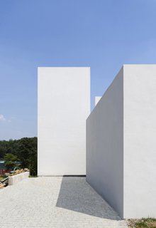 Lighthouse Residence by LEESLIST & Leejae Architects - Photo 1 of 5 -