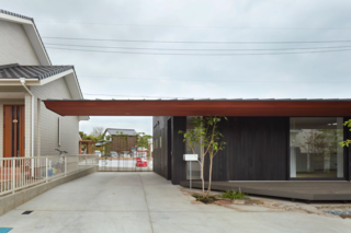 Large Roof Castle by Kenta Eto Atelier - Photo 3 of 6 -