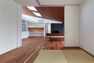 Large Roof Castle by Kenta Eto Atelier - Photo 2 of 6 -