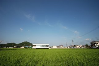 F Residence by Shinichi Ogawa & Associates - Photo 2 of 11 -