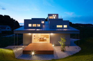 House in Tokushima by Fujiwara-Muro Architects - Photo 1 of 5 -