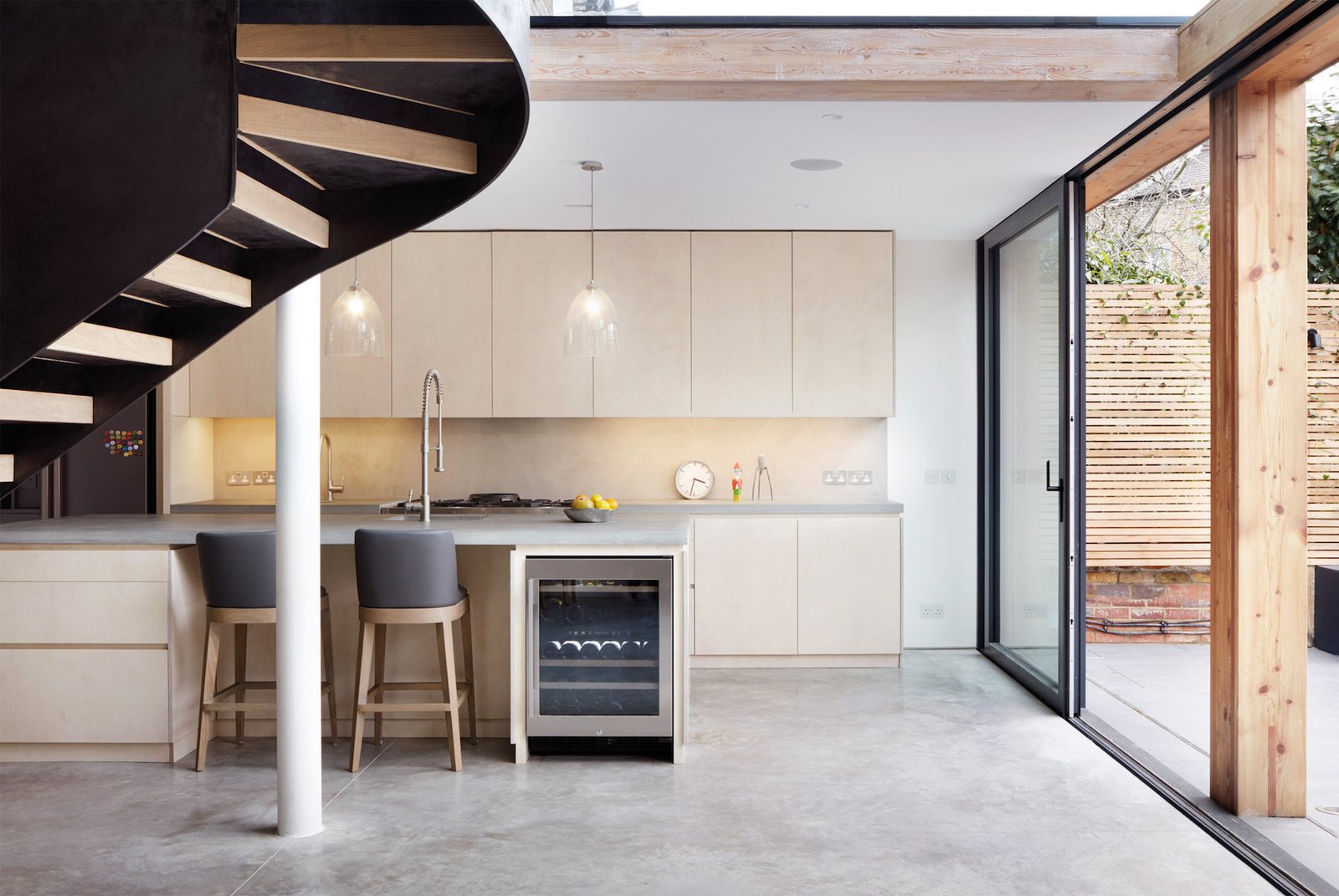 Photo 8 of 9 in De Beauvoir House by Leibal