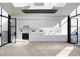 A London Shed Becomes an Airy Home Lit By Three Courtyards - Photo 6 of 13 -
