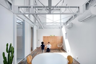 Renovation in Shizuoka by Shuhei Goto Architects - Photo 3 of 6 -