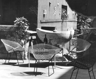 Bertoia Two-Tone Diamond Chairs in Rome. Photograph by Klaus Zougg from the Knoll Archive.