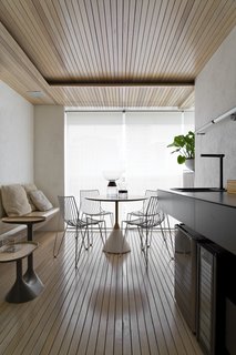 The dining area between the living room and balcony is the most light-filled space in the common area. The floors and bench were built using solid wood ripada.