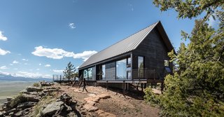 Two Connected Cabins Make Up This Spectacular Retreat in Colorado - Photo 1 of 8 -