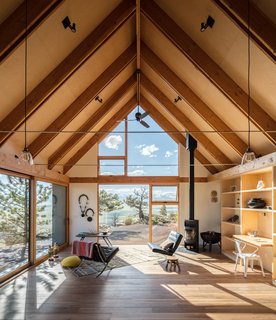 Two Connected Cabins Make Up This Spectacular Retreat in Colorado - Photo 4 of 8 -