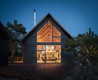 Two Connected Cabins Make Up This Spectacular Retreat in Colorado - Photo 8 of 8 -