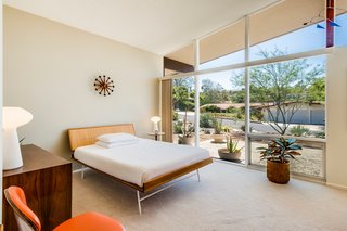 A Midcentury Home For Sale in L.A. That Was Originally Designed For a WWII Pilot - Photo 11 of 16 -