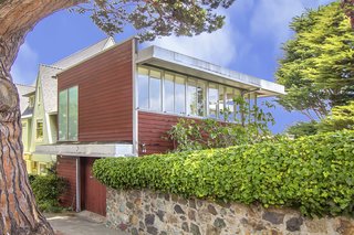 Modernists of the Second Bay Tradition "incorporated the regional vernacular of redwood, shingles, and elements of Arts and Crafts with the European Modernism that was popularized by the Bauhaus and the International Style," states the San Francisco Planning Department.