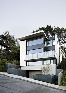 Horizontally-oriented windows emphasize and frame sweeping San Francisco views. A careful manipulation of light, volume, and elevation, the home offers unique vantage points of the city in different ways—both panoramic and private.