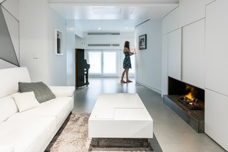 When the bedroom wall is kept open, the couple can enjoy the benefits of a more generously-sized living space.