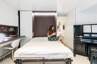 Rejecting the excess of "empty rooms," space is only used when it is needed. The non-traditional approach to designing allows for a much more efficient and flexible treatment of a compact footprint.