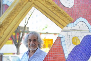 Marino Santa Maria has dedicated the last 15 years to transforming Pasaje Lanín, a street in the Buenos Aires neighborhood of Barracas, into an open-air gallery.