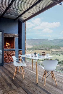 Take in the South African Countryside in This Shipping Container Eco-Cabin - Photo 6 of 8 -