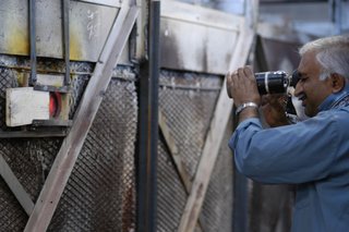 The temperature is monitored with a pyrometer throughout the firing cycle.