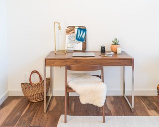 Basis desk and Jansen chair 