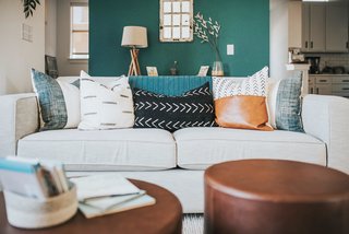 Ian Sofa, Aero leather ottomans