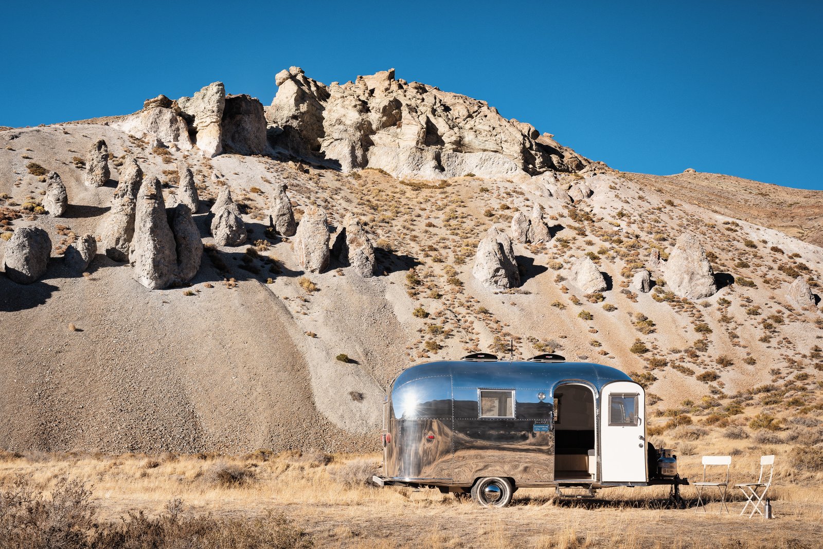 A Vintage Airstream Trailer Is Now the Ultimate Live/Work Mobile