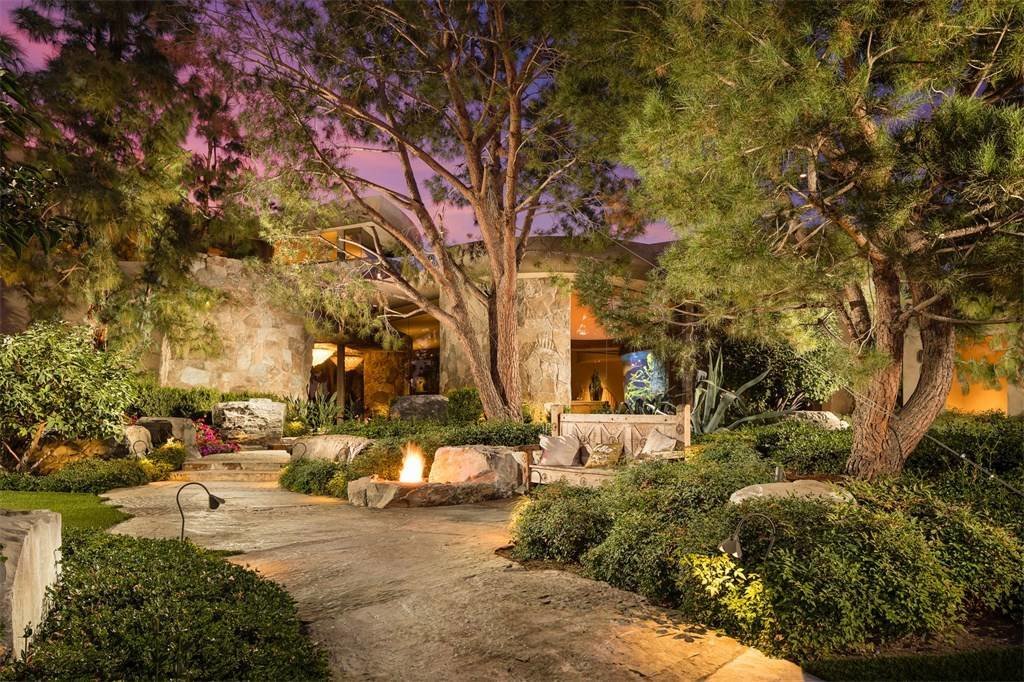 A Magnificent Property in California Asks 29.75M (6 Photos) Dwell