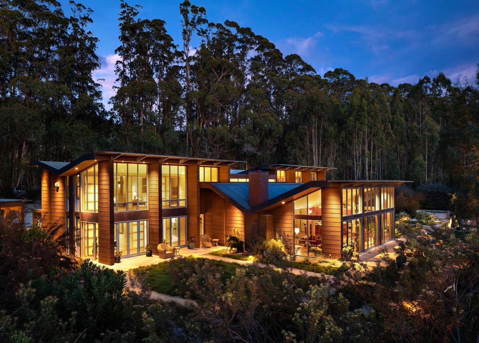 A Contemporary Retreat With Ocean Views in Northern California Asks