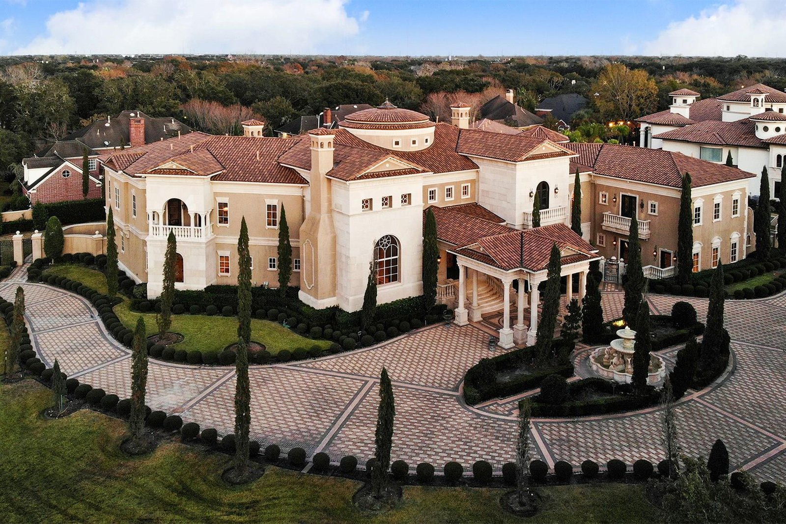 A Decadent Residence in Texas Asks 9.9M (5 Photos) Dwell