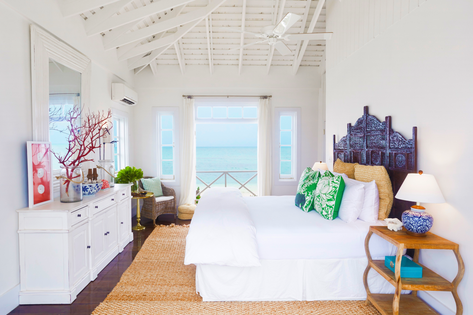 Photo 2 of 5 in A Spectacular Villa in the Bahamas Asks $2.1M by ...