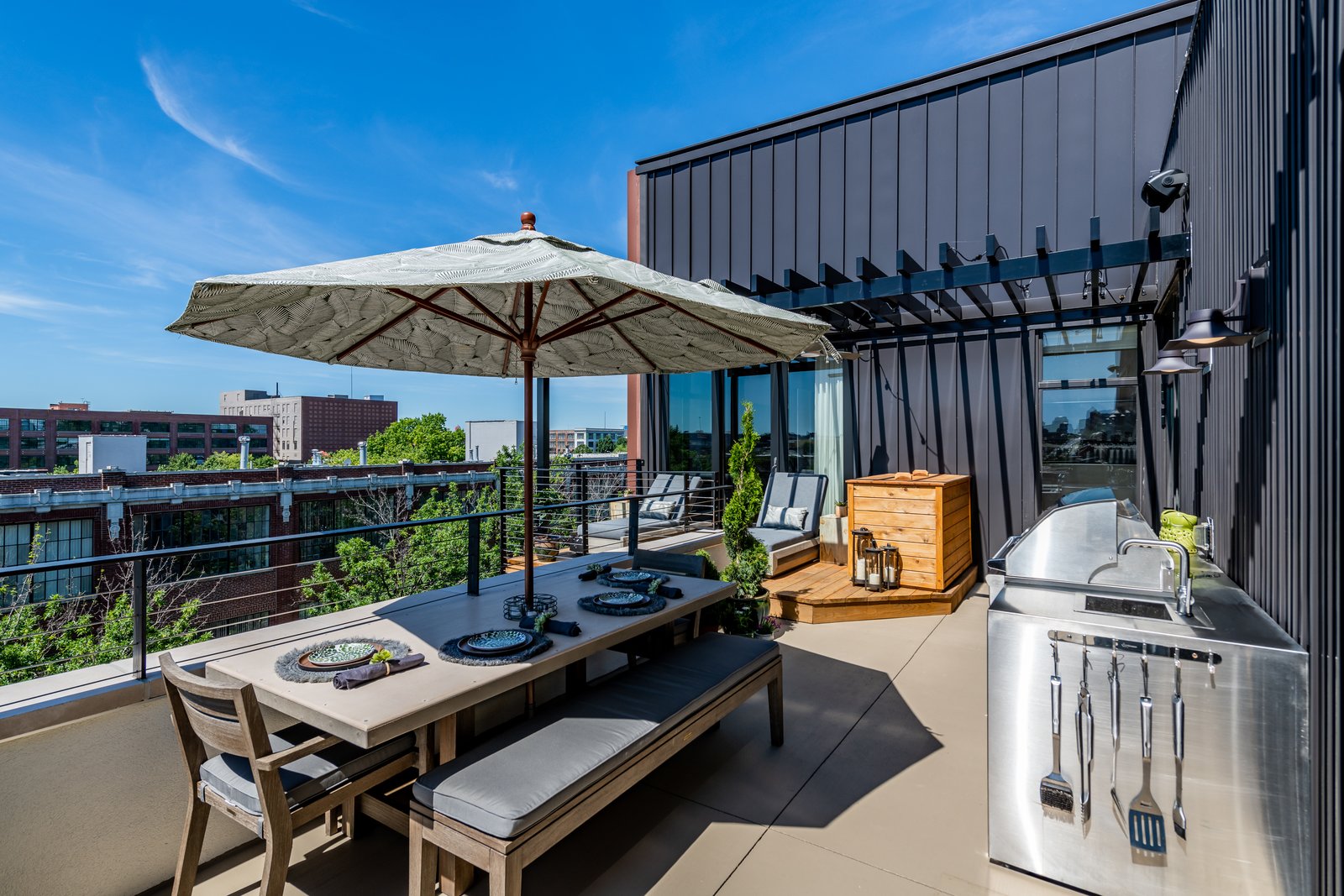 Photo 4 of 6 in An Exquisite Penthouse in St. Louis Asks $1.31M by ...