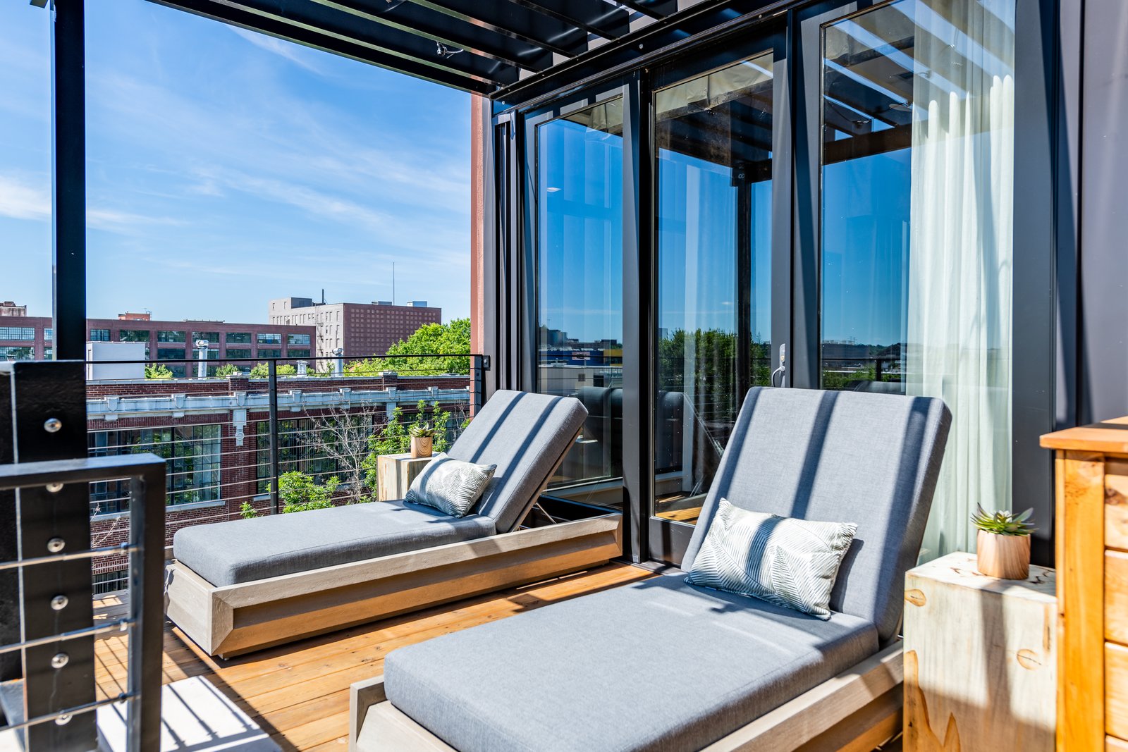 Picture of Photo 6 of 6 in An Exquisite Penthouse in St. Louis Asks $1.31M by ...