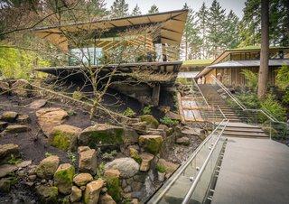 Inside the Umami Cafe, Japanese carpentry was completed by Takumi Company in Seattle, while Tyvek was used to mimic Japanese "washi."