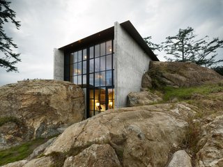 Glass Takes Center Stage in These 10 See-Through Homes - Photo 4 of 10 -