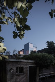 Glass Takes Center Stage in These 10 See-Through Homes - Photo 8 of 10 -