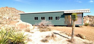 Originally located at the heart of Venice Beach’s Abbot Kinney Boulevard, the building served as a prototypical model home and showroom to display architect Jennifer Siegal's company OMD’s latest work. Relocated to the high desert of Joshua Tree—close the national park entrance—the Joshua Tree Prefab now nestles into 80 acres of arid off-the-grid wilderness.